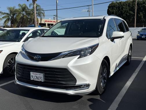 2024 Toyota Sienna XLE