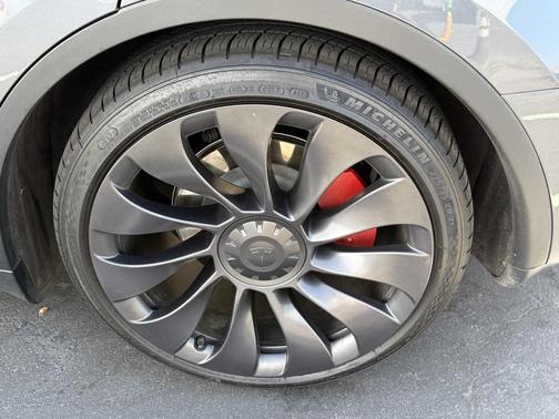 2023 Tesla Model Y Performance Dual Motor All-Wheel Drive