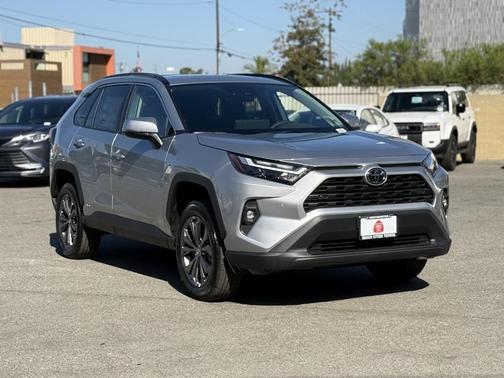 2025 Toyota RAV4 Hybrid XLE Premium