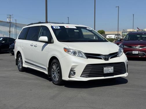 2020 Toyota Sienna XLE