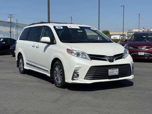 2020 Toyota Sienna XLE