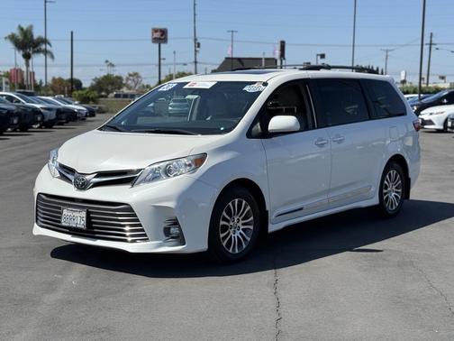2020 Toyota Sienna XLE