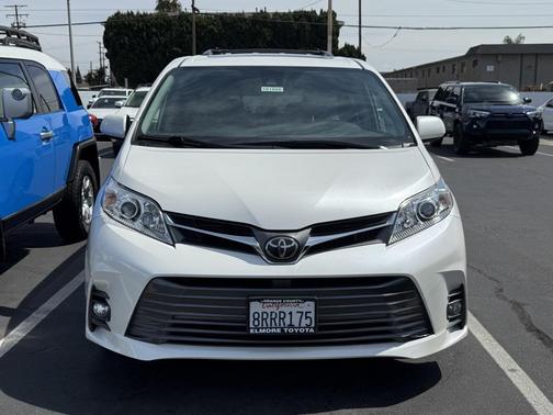 2020 Toyota Sienna XLE