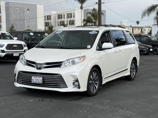2020 Toyota Sienna XLE