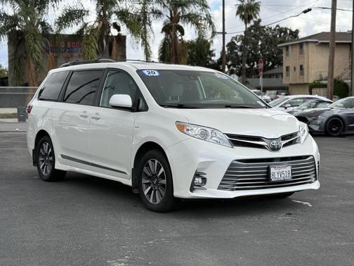 2020 Toyota Sienna XLE