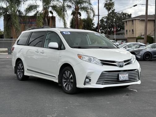 2020 Toyota Sienna XLE