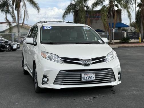 2020 Toyota Sienna XLE