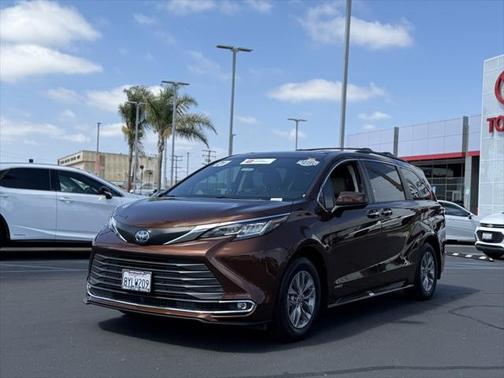 2021 Toyota Sienna XLE 7 Passenger