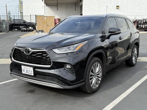2023 Toyota Highlander Platinum