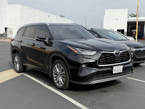 2023 Toyota Highlander Platinum