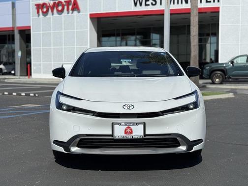 2026 Toyota Prius Plug-In Hybrid SE