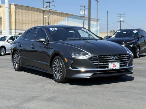 2022 Hyundai SONATA Hybrid SE