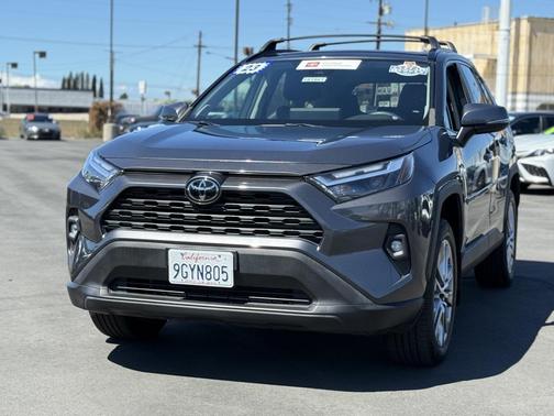 2023 Toyota RAV4 XLE Premium