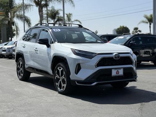 2025 Toyota RAV4 Hybrid SE