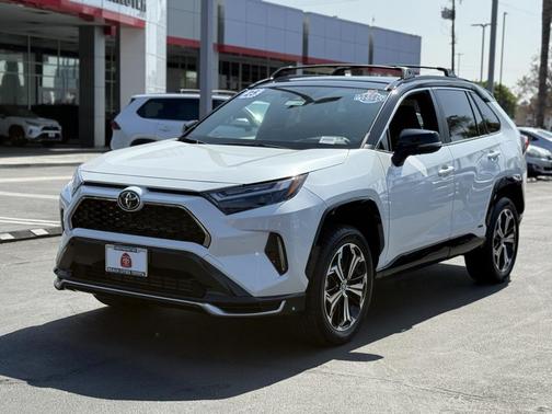 2025 Toyota RAV4 Hybrid SE