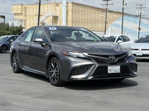 2024 Toyota Camry SE