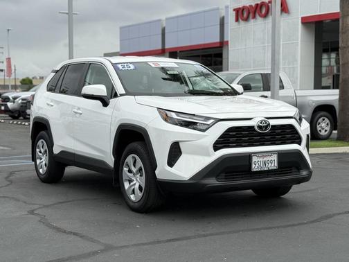 2025 Toyota RAV4 LE