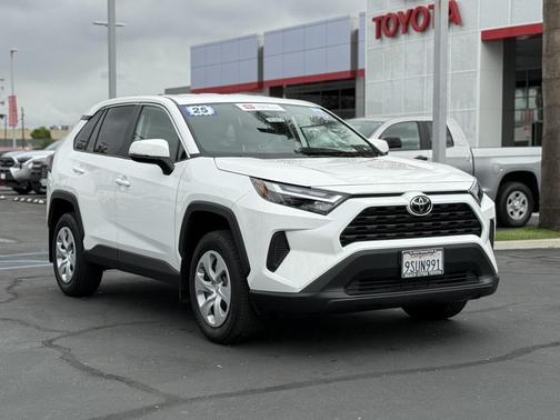 2025 Toyota RAV4 LE