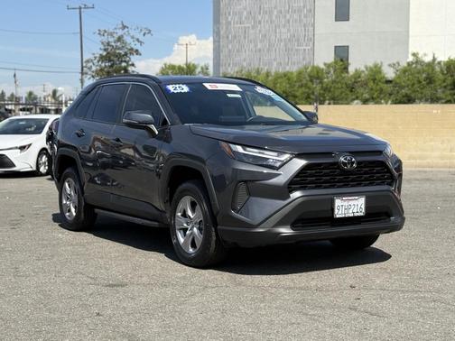 2025 Toyota RAV4 XLE