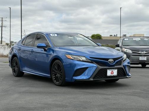 2019 Toyota Camry SE