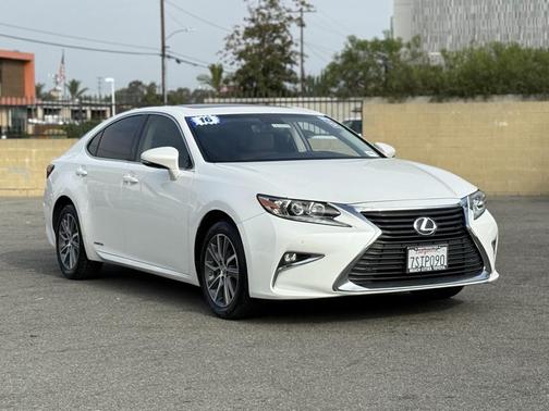 2016 Lexus ES 300h Base
