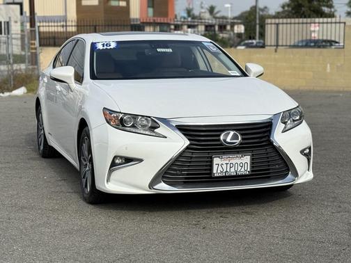 2016 Lexus ES 300h Base