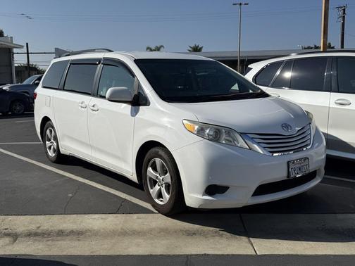 2017 Toyota Sienna LE
