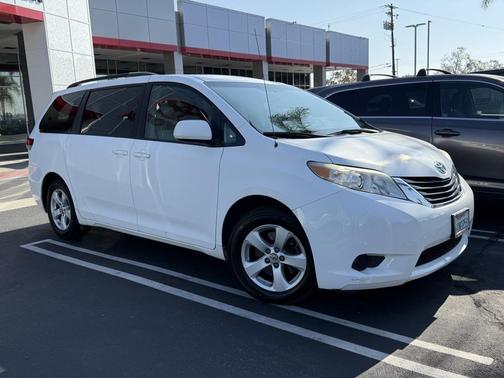 2011 Toyota Sienna LE