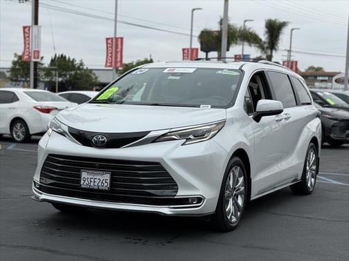 2024 Toyota Sienna Platinum 7 Passenger