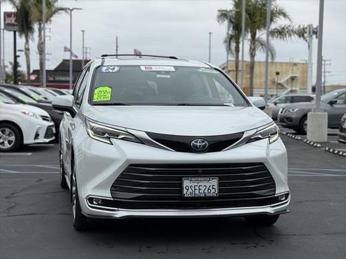 2024 Toyota Sienna Platinum 7 Passenger