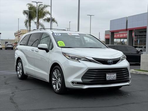 2024 Toyota Sienna Platinum 7 Passenger