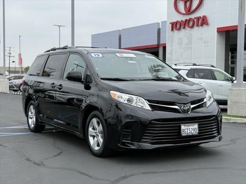 2019 Toyota Sienna LE