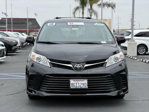 2019 Toyota Sienna LE