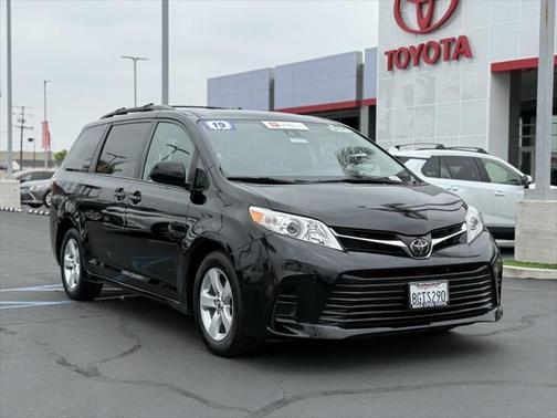 2019 Toyota Sienna LE