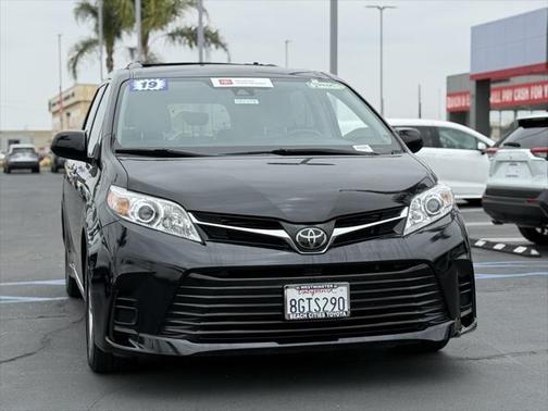 2019 Toyota Sienna LE