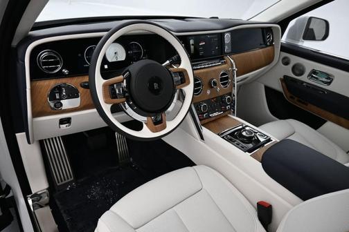 Arctic White 2026 Rolls-Royce Cullinan