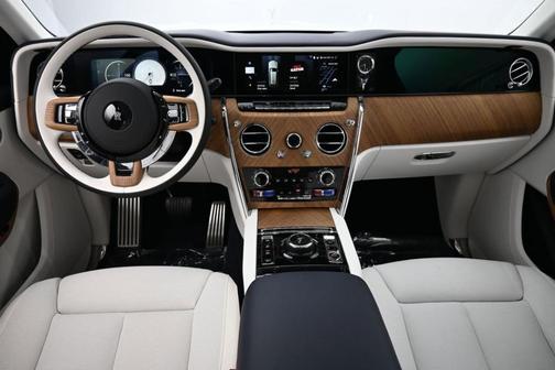 Arctic White 2026 Rolls-Royce Cullinan
