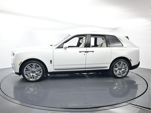 Arctic White 2026 Rolls-Royce Cullinan