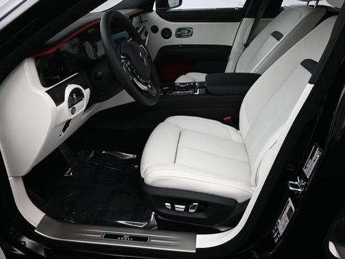 Black Diamond 2026 Rolls-Royce Ghost BADGE