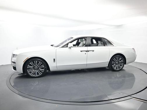 Arctic White 2022 Rolls-Royce Ghost