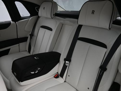 Black Diamond 2026 Rolls-Royce Ghost