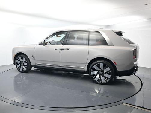 Gray 2026 Rolls-Royce Cullinan