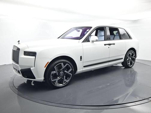 Arctic White 2027 Rolls-Royce Cullinan Black Badge