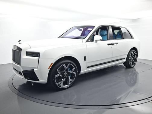 Arctic White 2027 Rolls-Royce Cullinan Black Badge