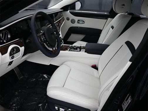 2025 Rolls-Royce Ghost 