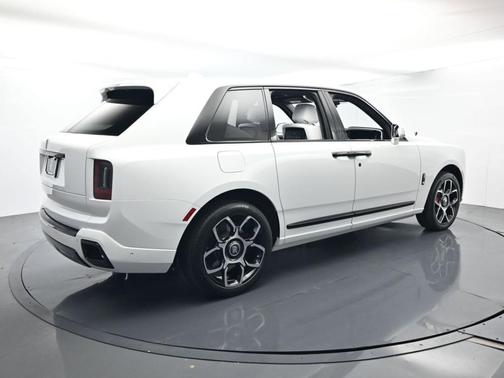 Arctic White 2025 Rolls-Royce Cullinan