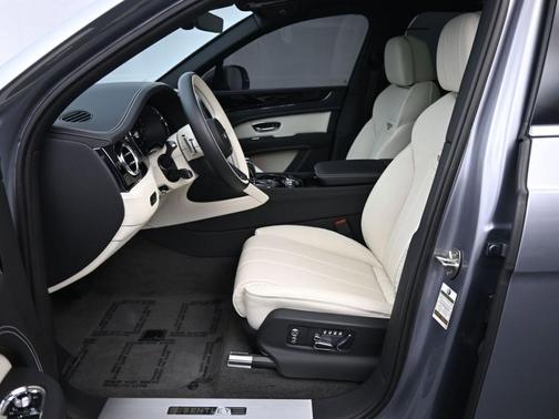 2024 Bentley Bentayga 