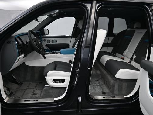 Darkest Tungsten 2026 Rolls-Royce Cullinan BADGE