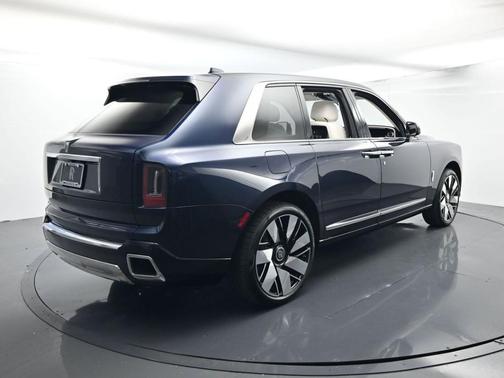 Midnight Sapphire 2027 Rolls-Royce Cullinan