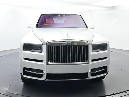 Arctic White 2023 Rolls-Royce Cullinan